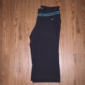 women’s Nike capri pants